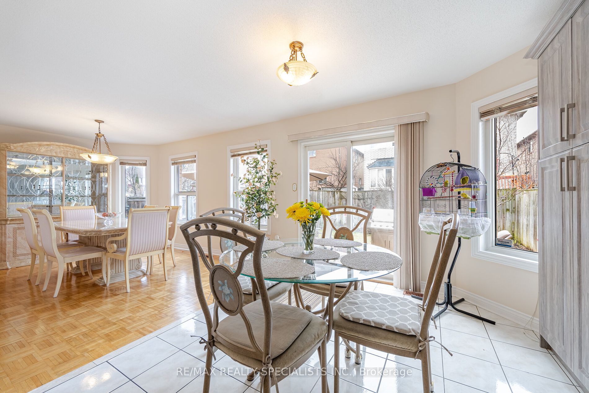 82 Fallstar Cres
