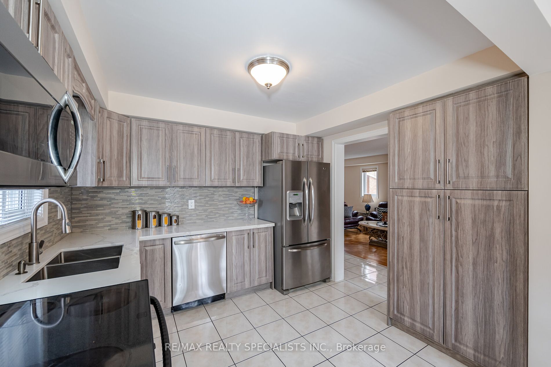 82 Fallstar Cres