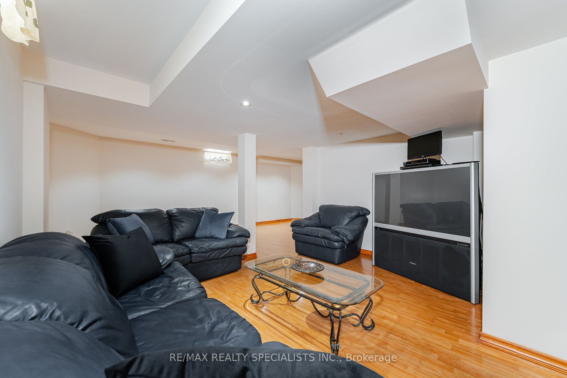 82 Fallstar Cres