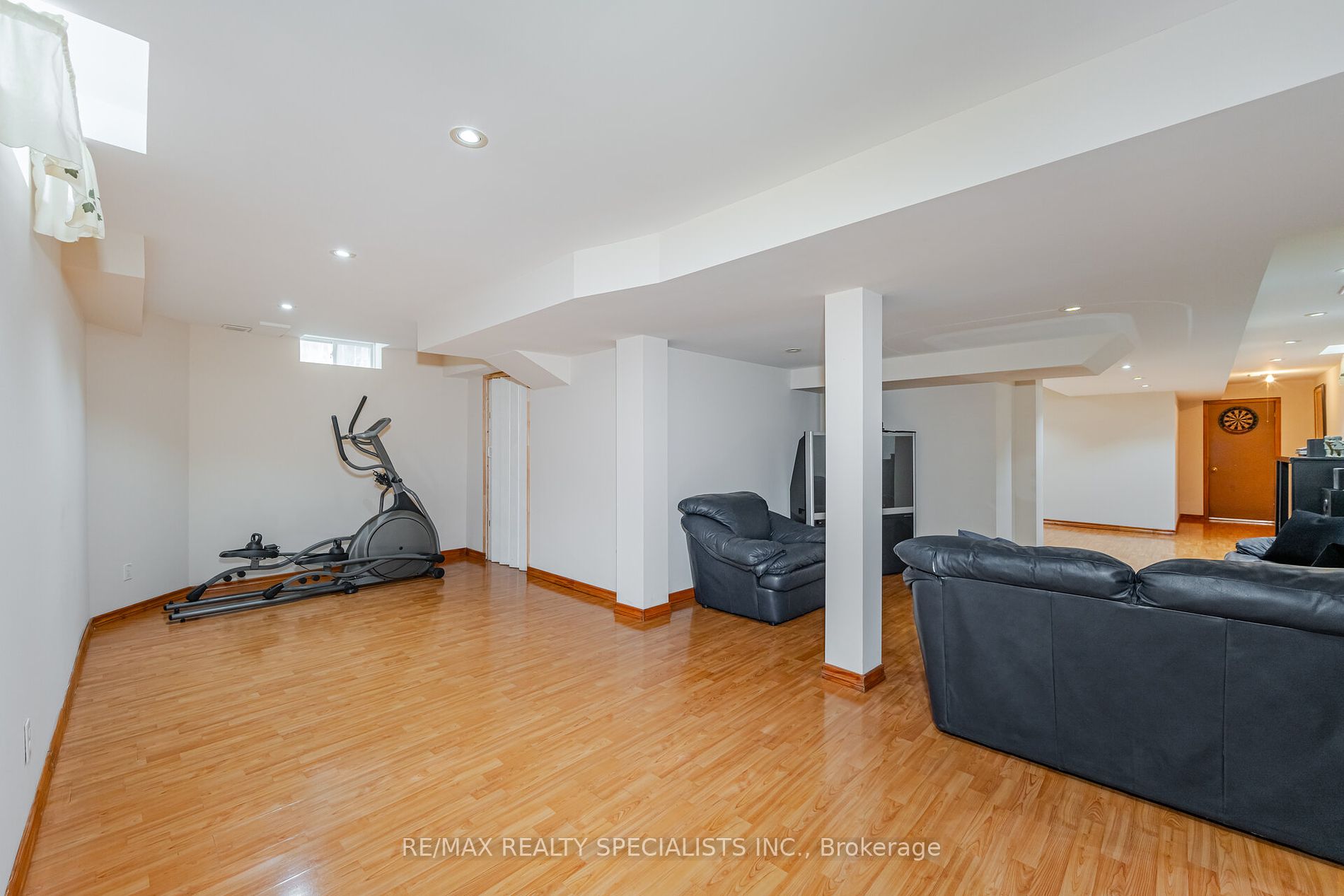 82 Fallstar Cres