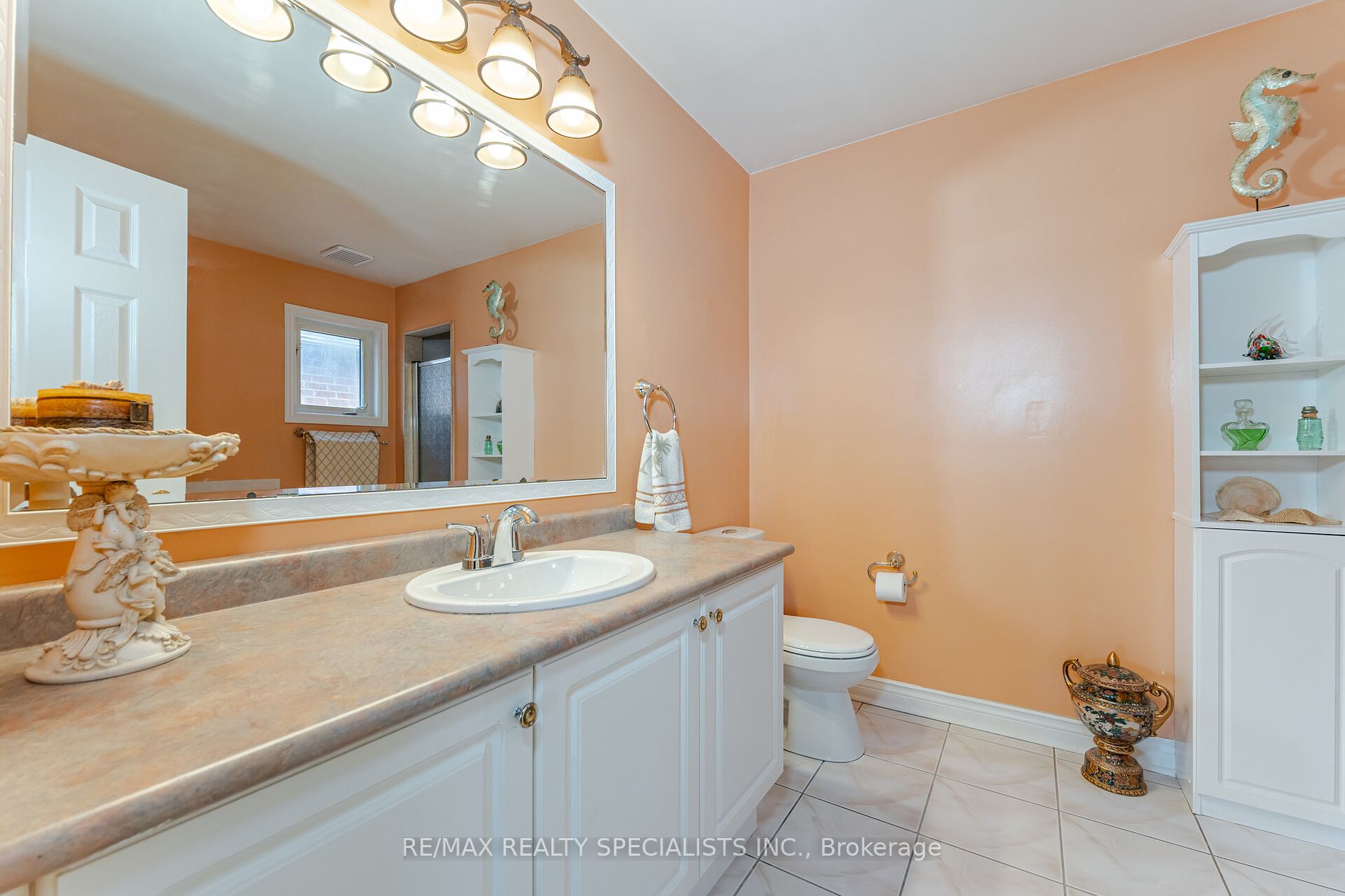 82 Fallstar Cres