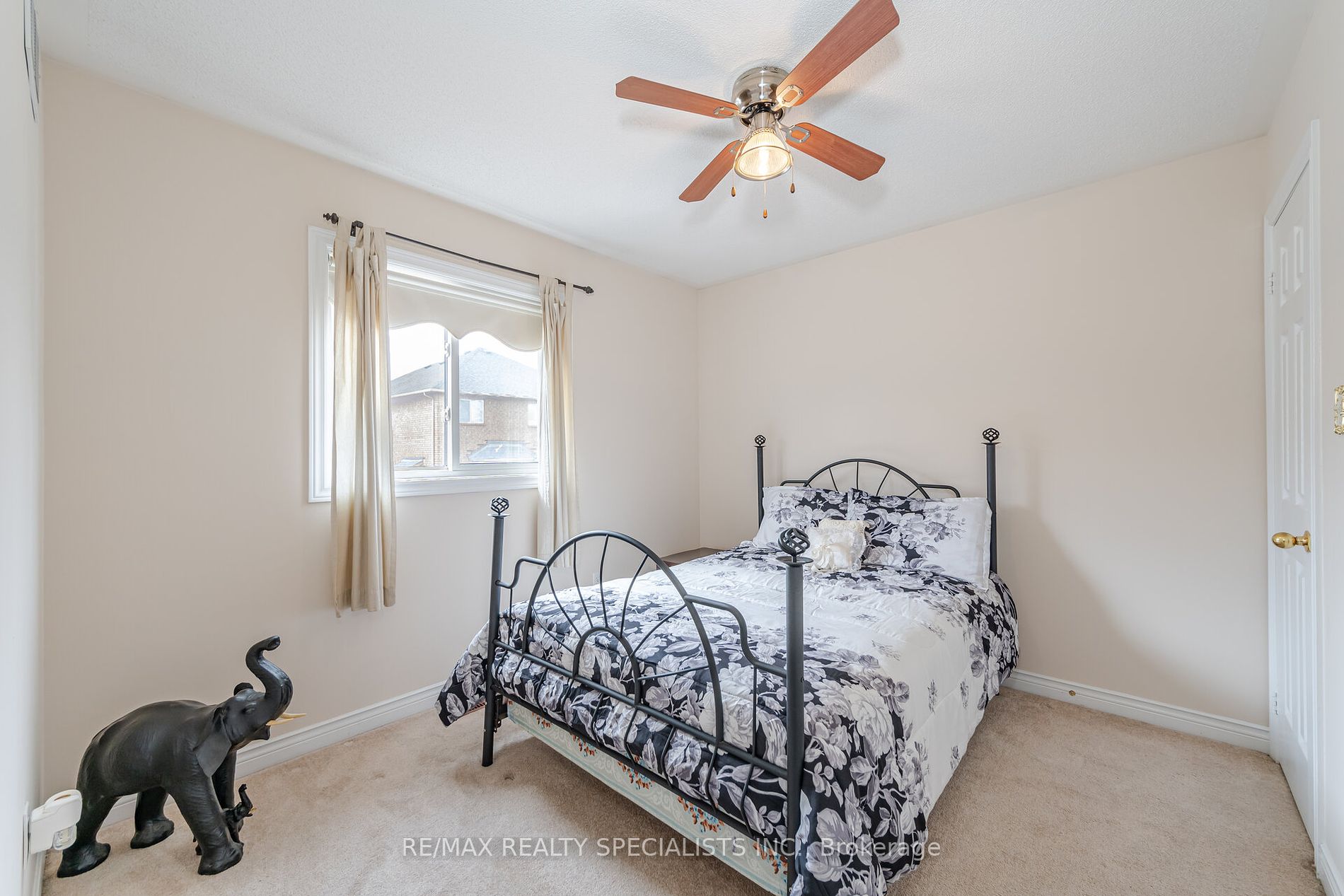 82 Fallstar Cres
