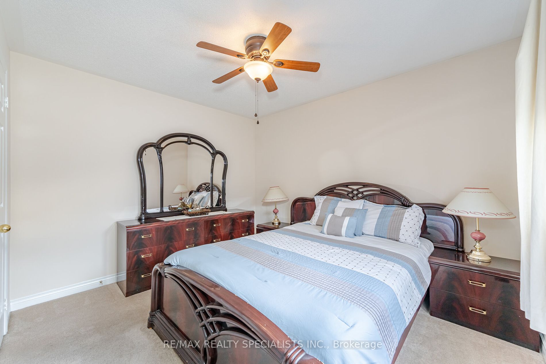 82 Fallstar Cres