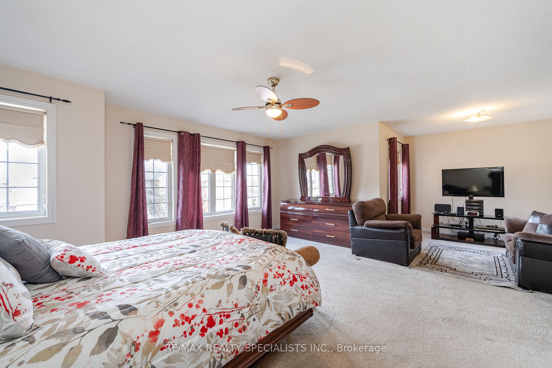 82 Fallstar Cres