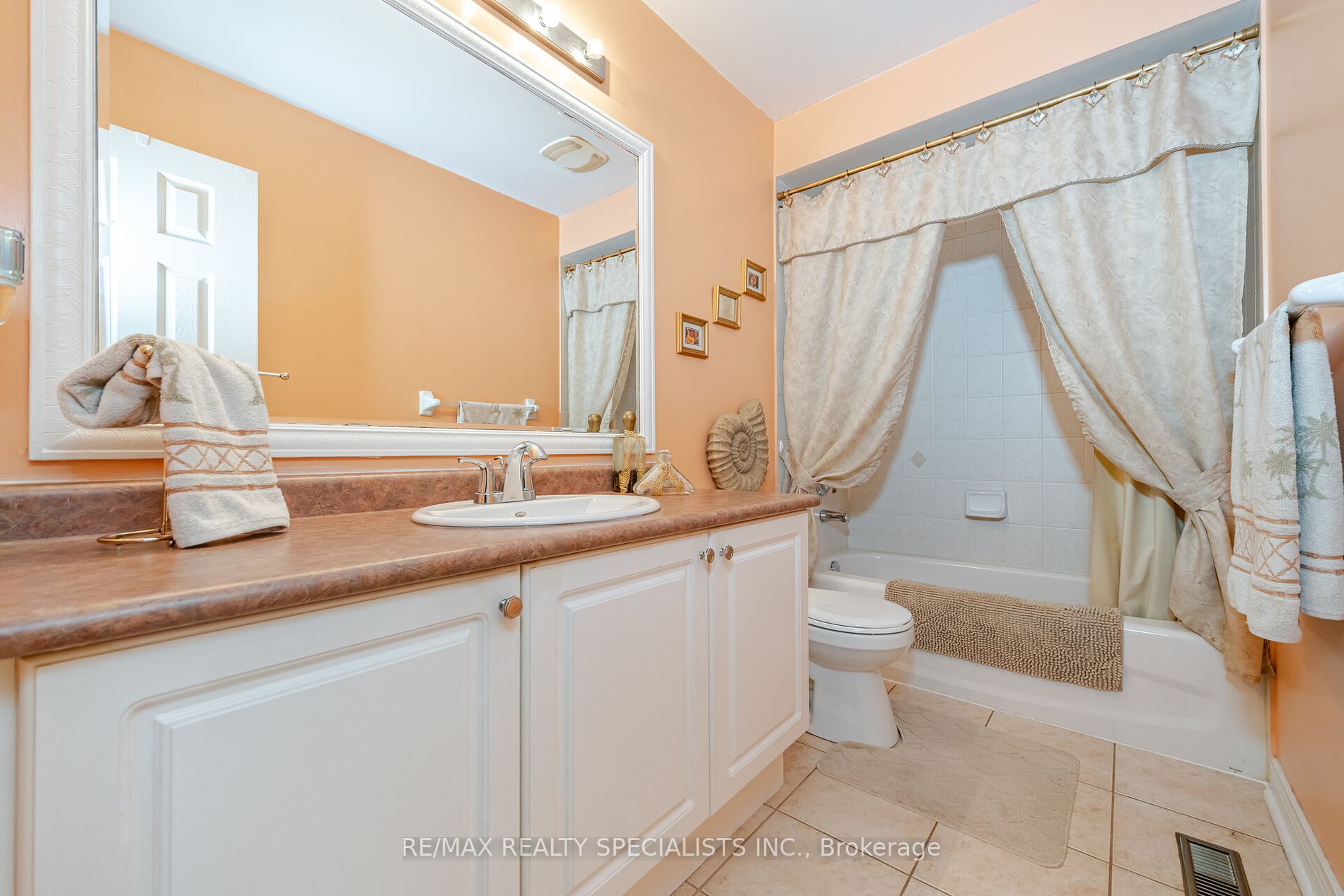 82 Fallstar Cres
