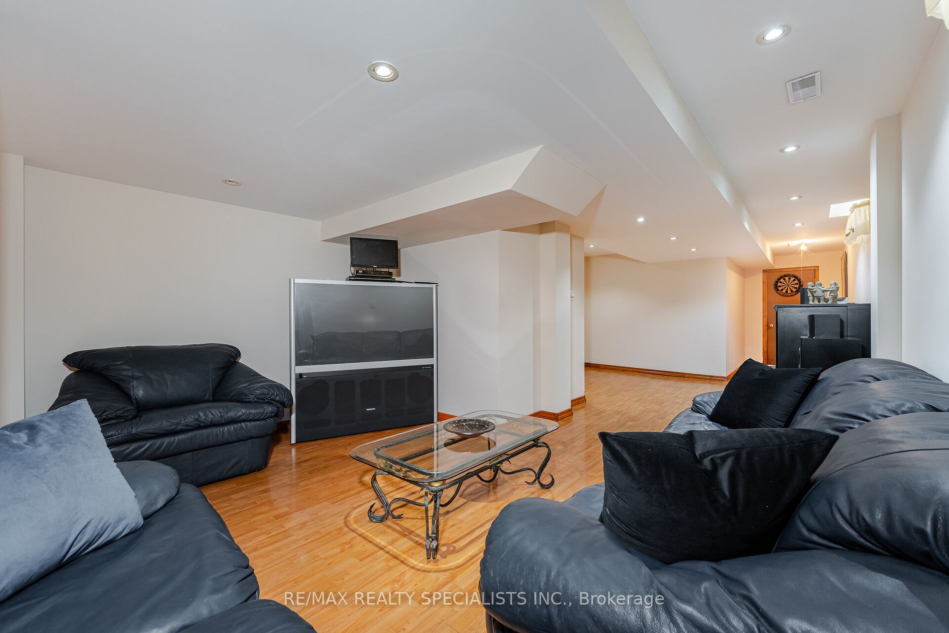 82 Fallstar Cres