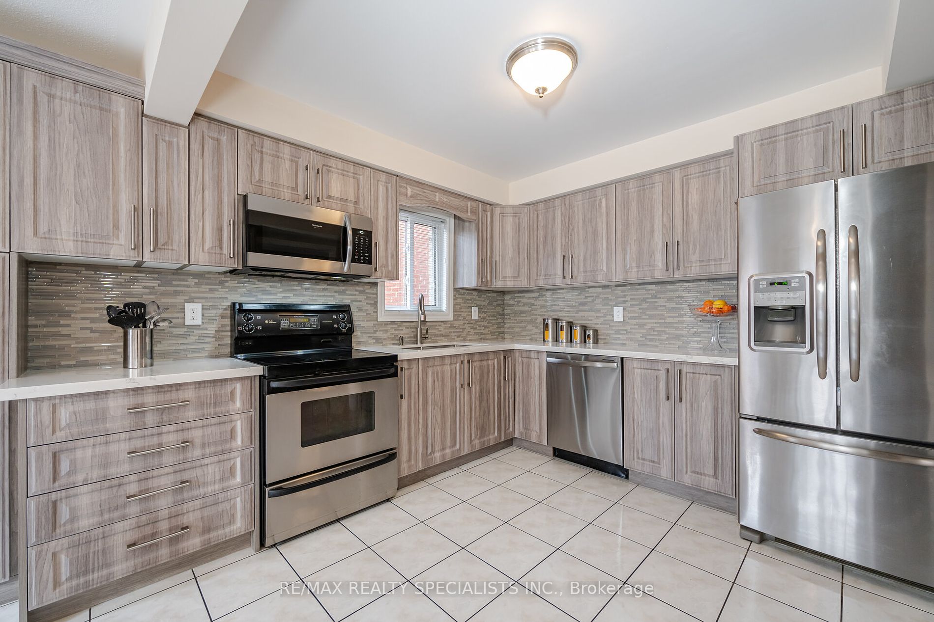 82 Fallstar Cres