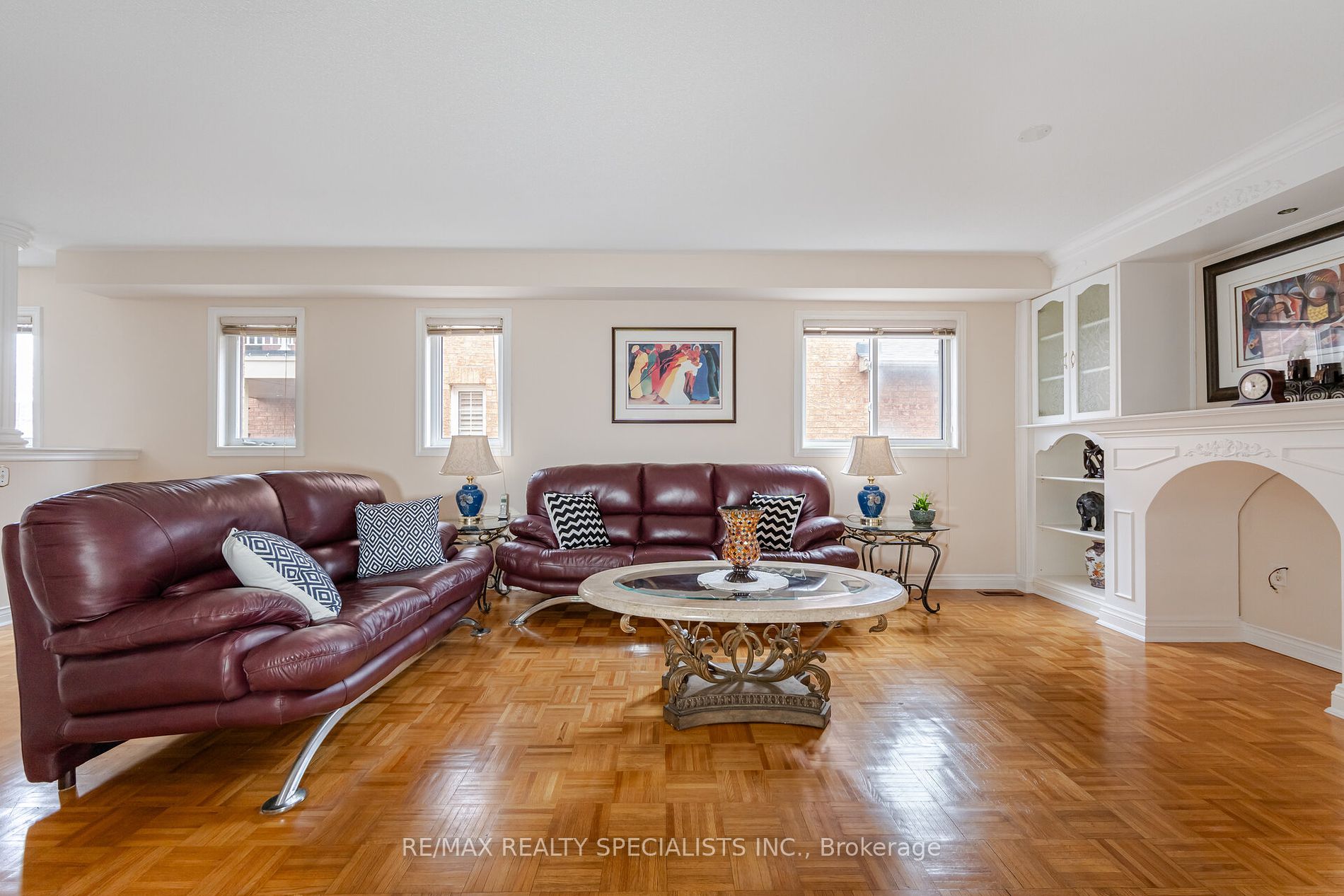 82 Fallstar Cres