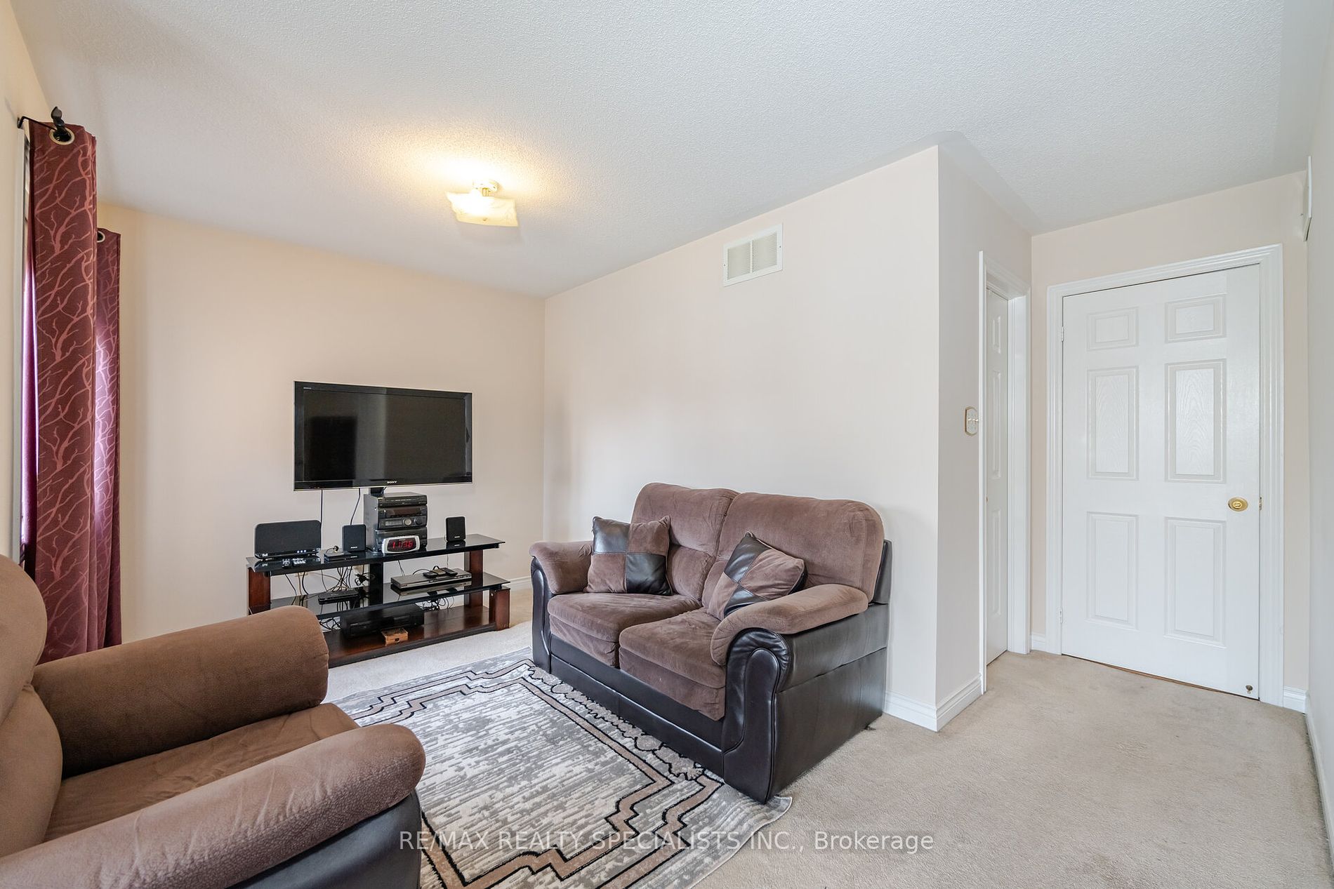 82 Fallstar Cres