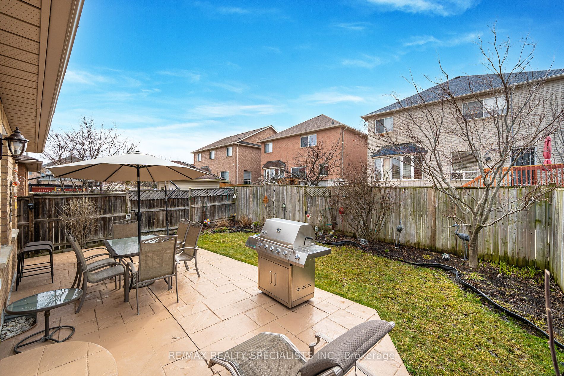 82 Fallstar Cres