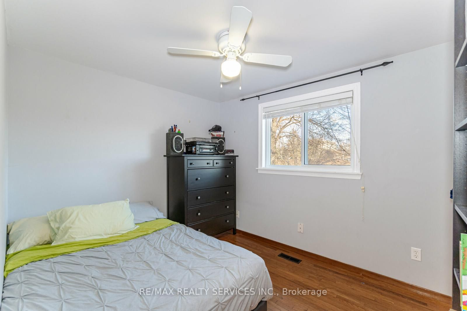 62 Ambleside Dr