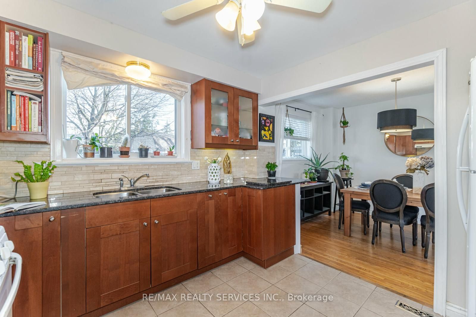 62 Ambleside Dr