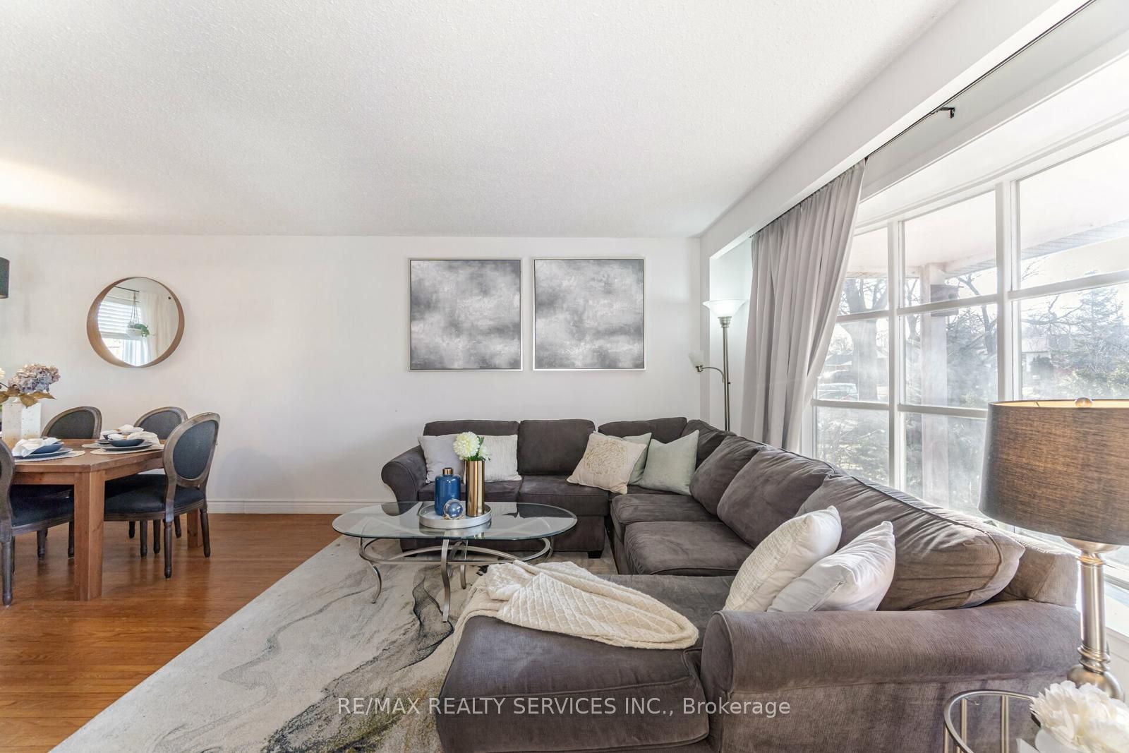 62 Ambleside Dr