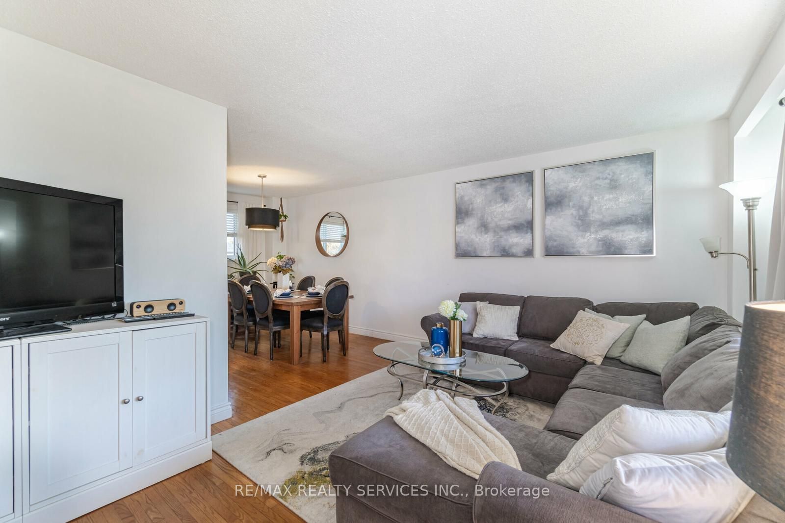 62 Ambleside Dr