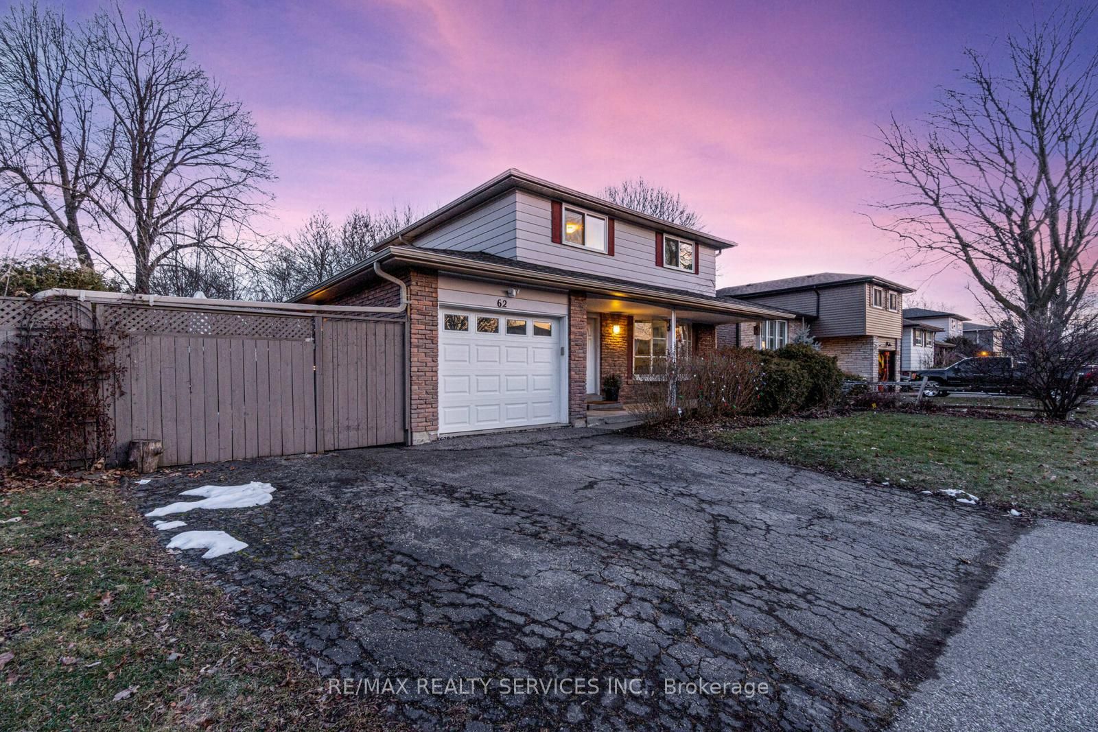 62 Ambleside Dr