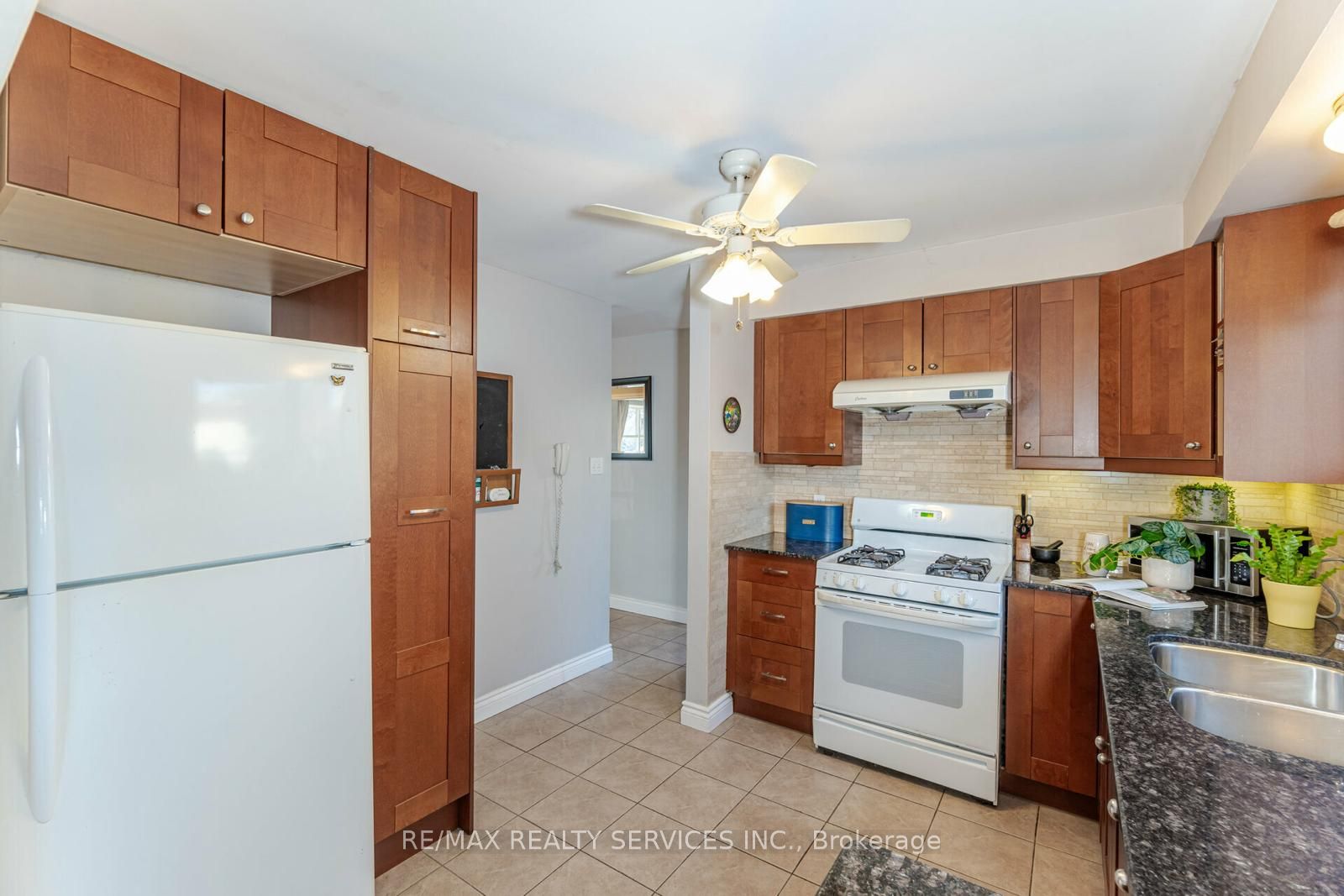 62 Ambleside Dr