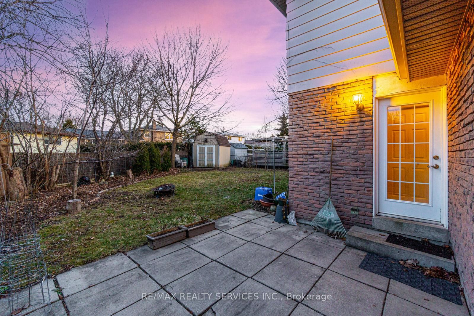 62 Ambleside Dr