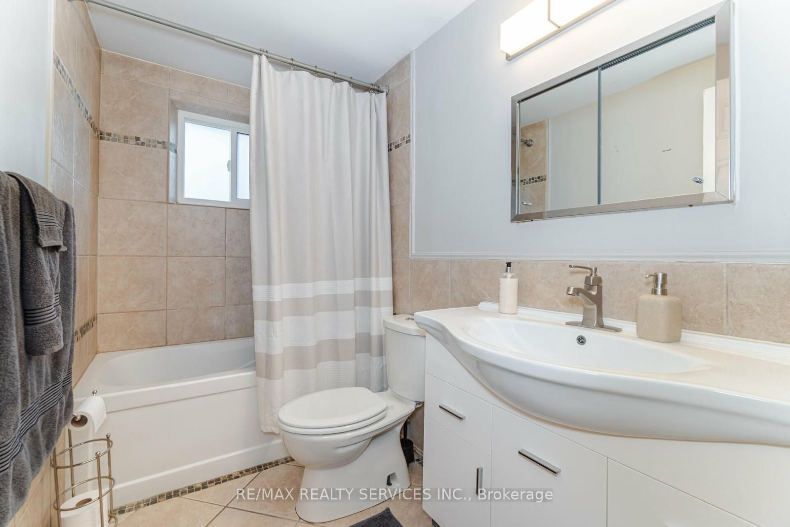 62 Ambleside Dr