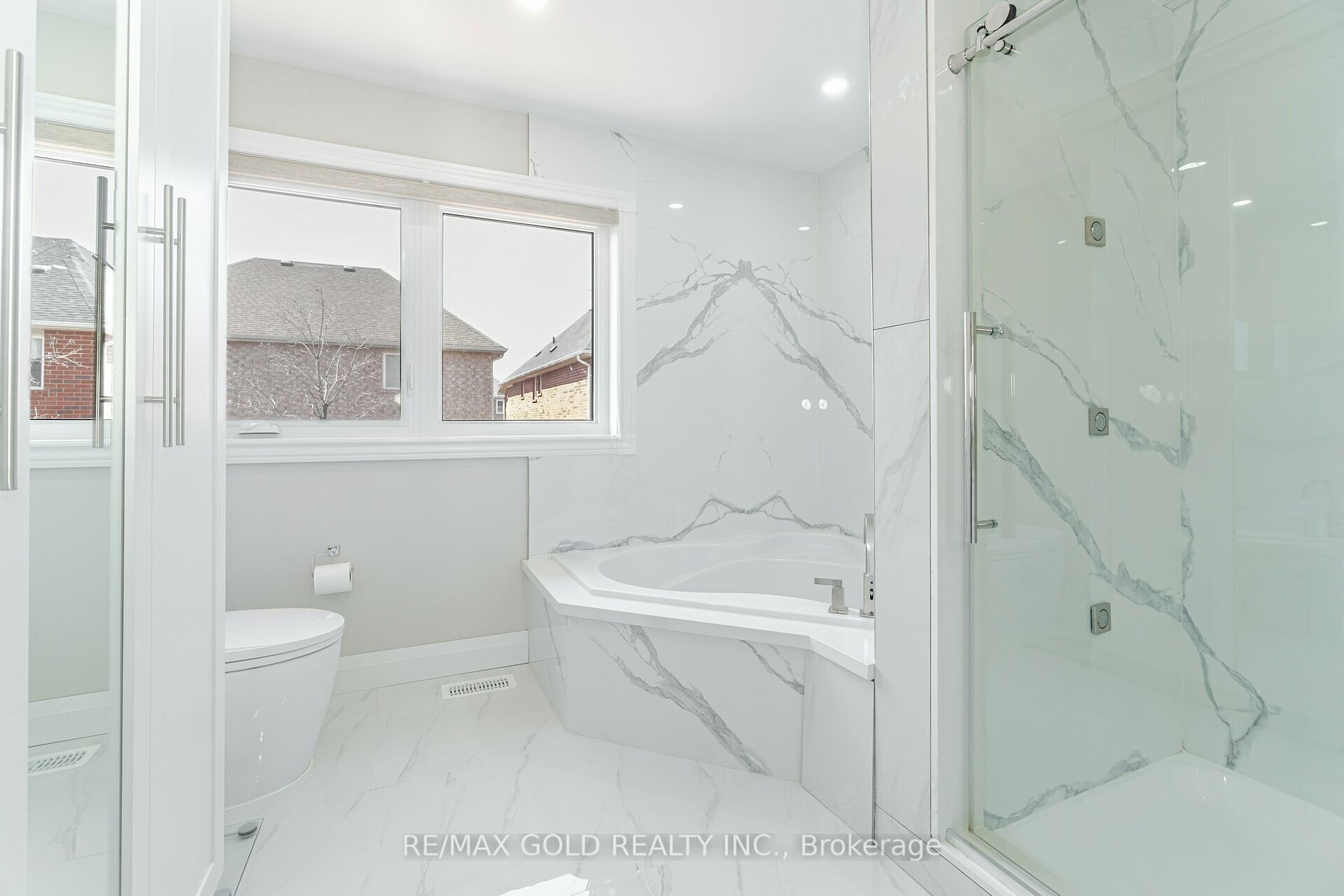 8 Foxmere Rd