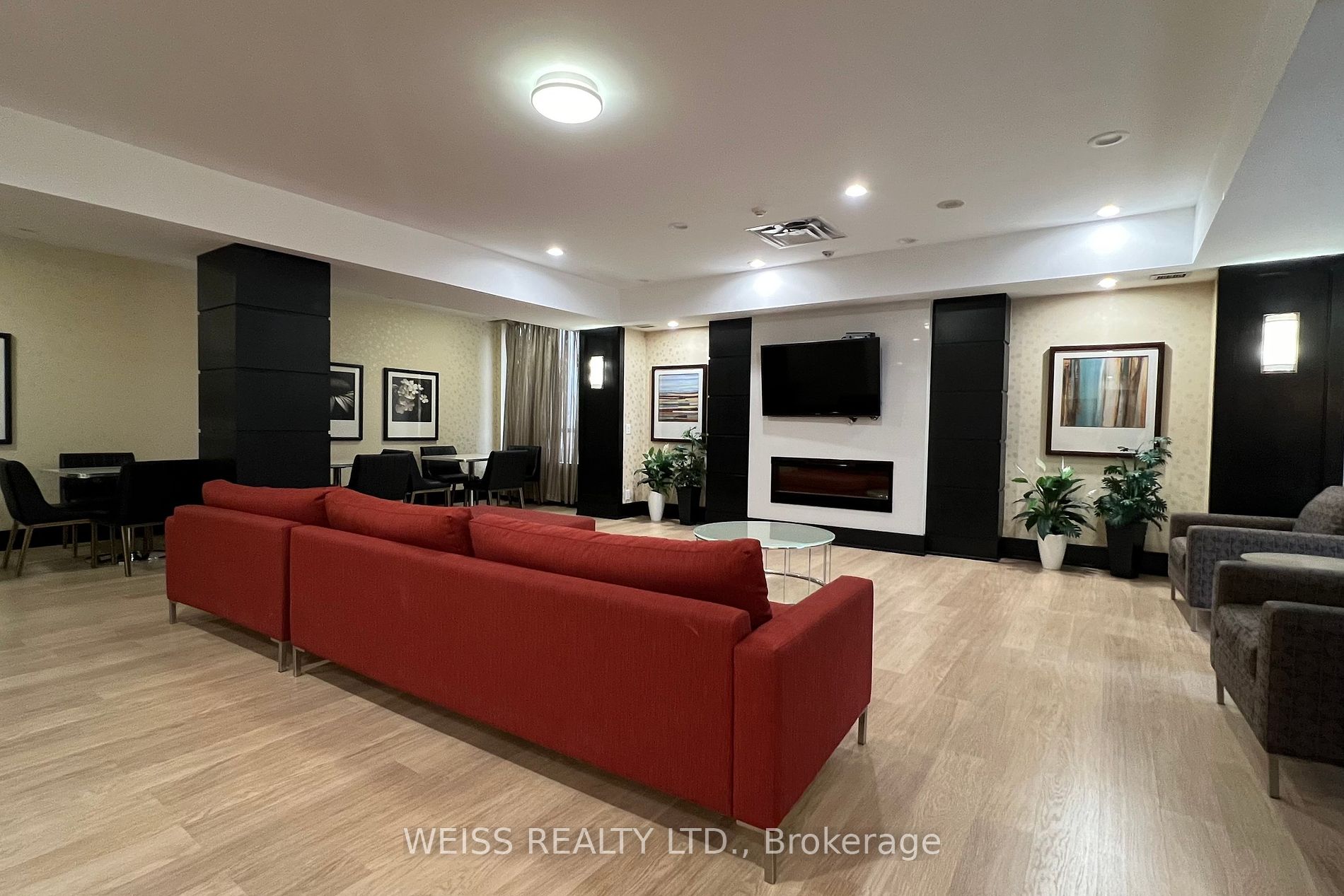 55 De Boers Dr, #303