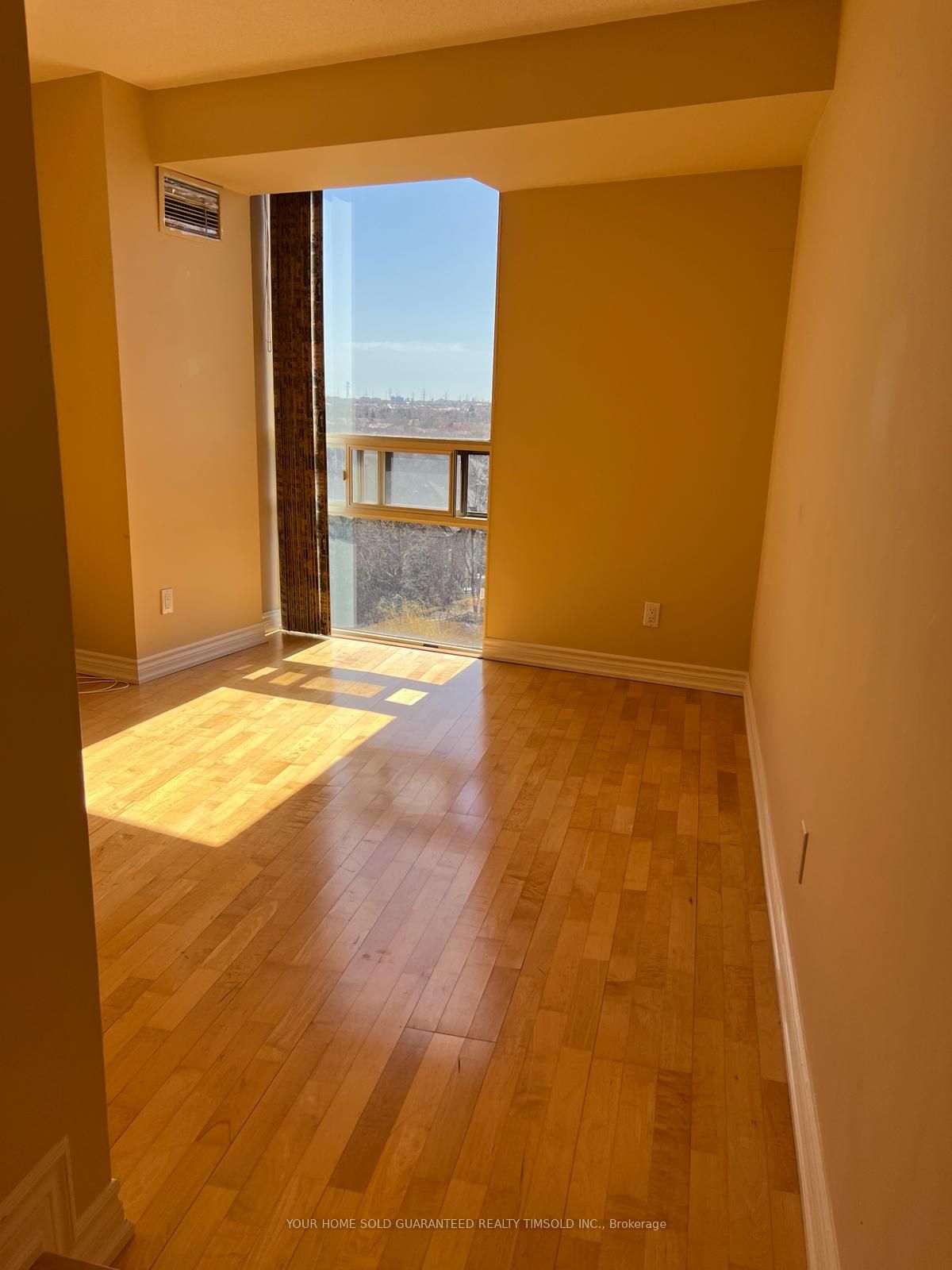 50 Eglinton Avenue W, #708