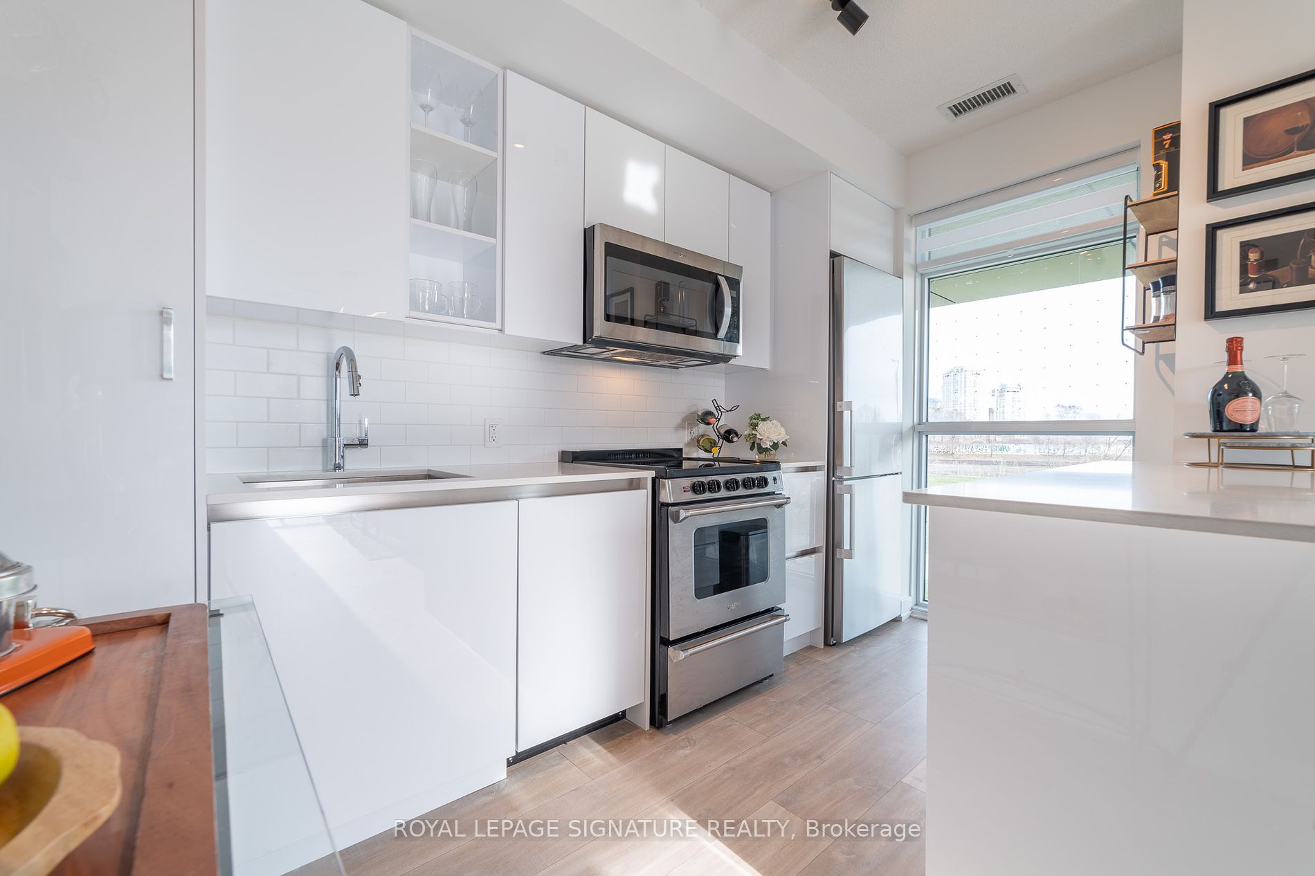251 Manitoba St, #325