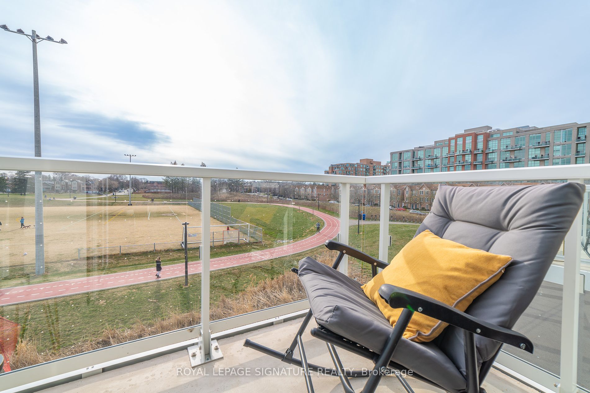 251 Manitoba St, #325