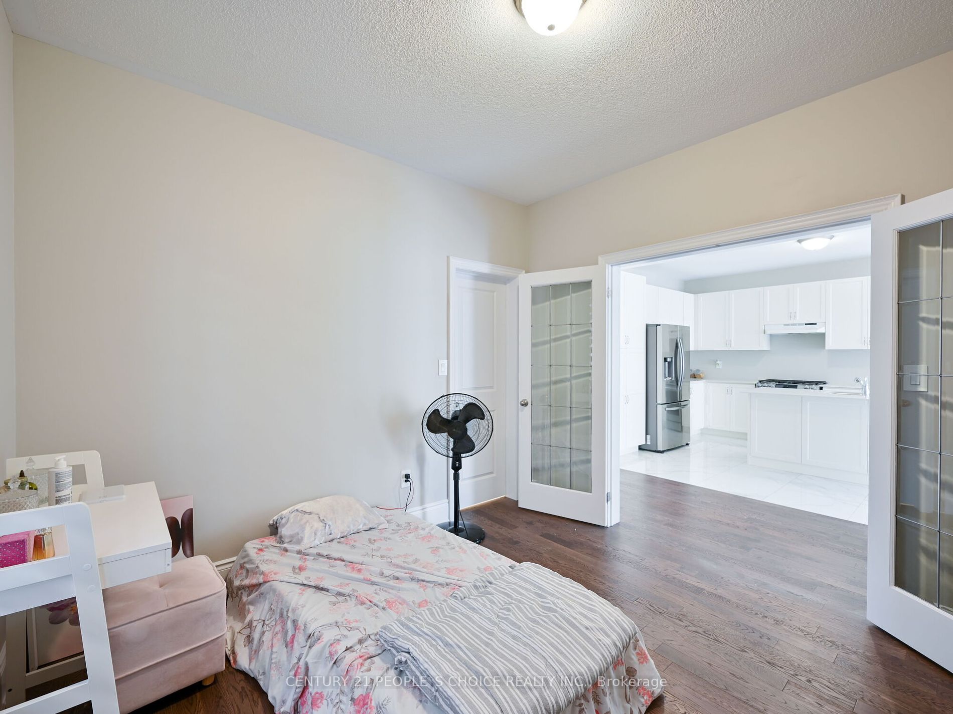 12 Junior Rd