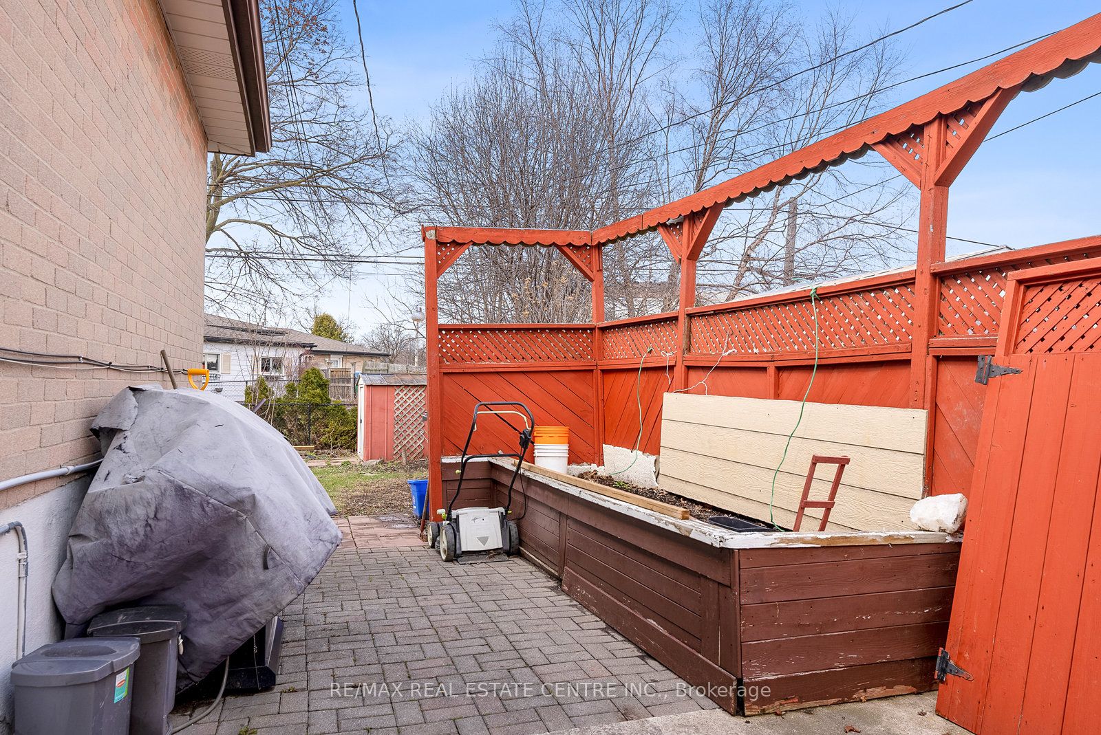 40 Brentwood Dr
