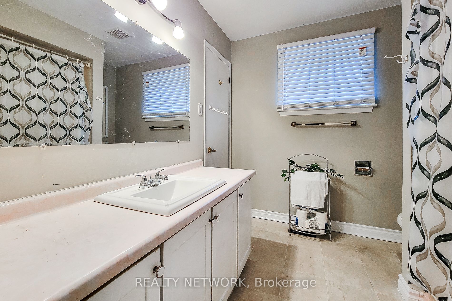 2145 Sandringham Dr