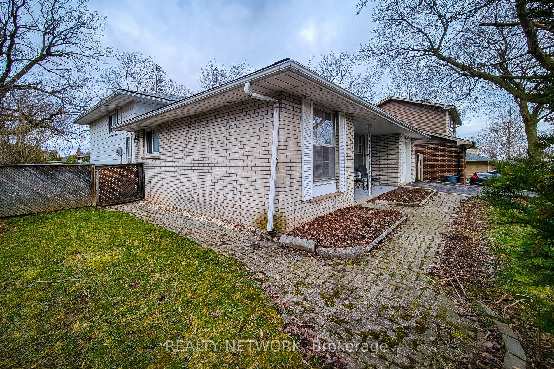 2145 Sandringham Dr