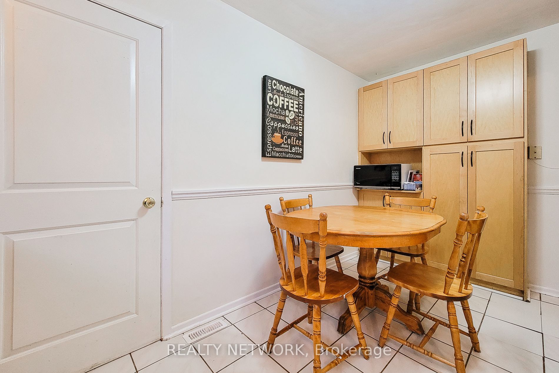 2145 Sandringham Dr