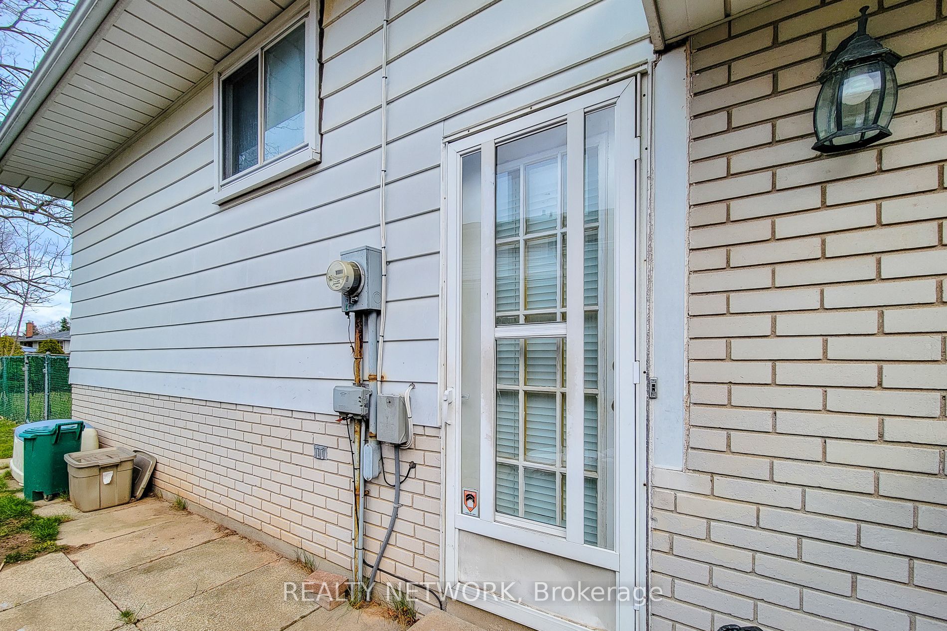 2145 Sandringham Dr