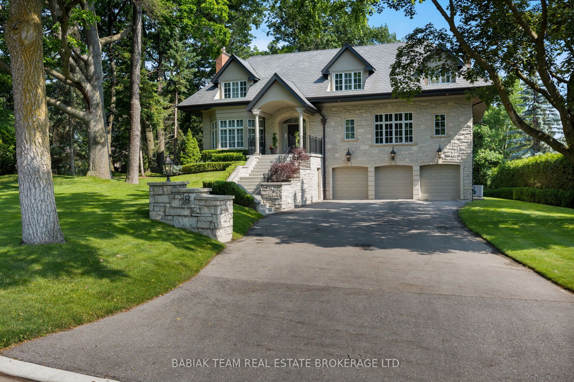 8 Country Club Drive