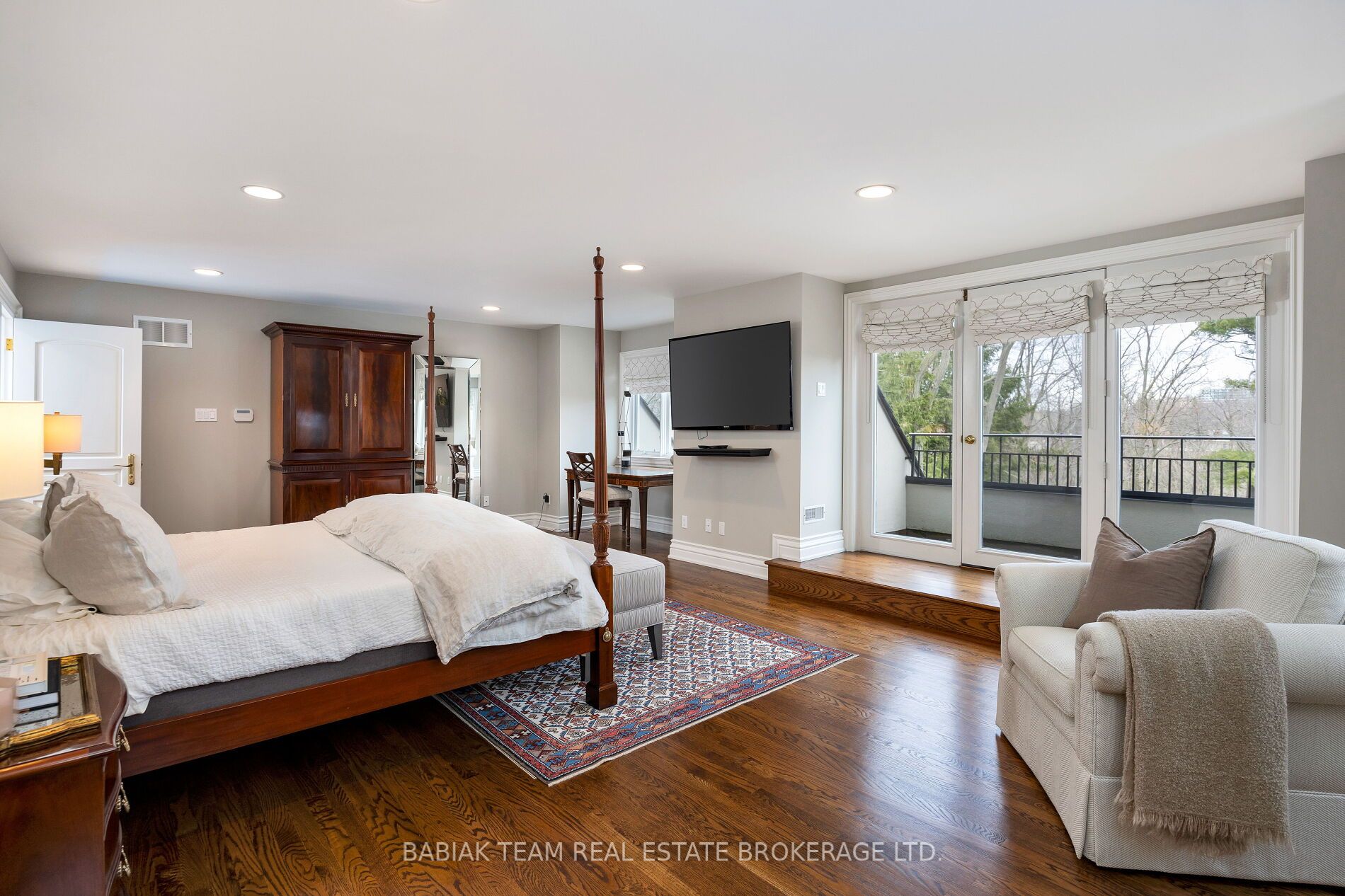 8 Country Club Drive