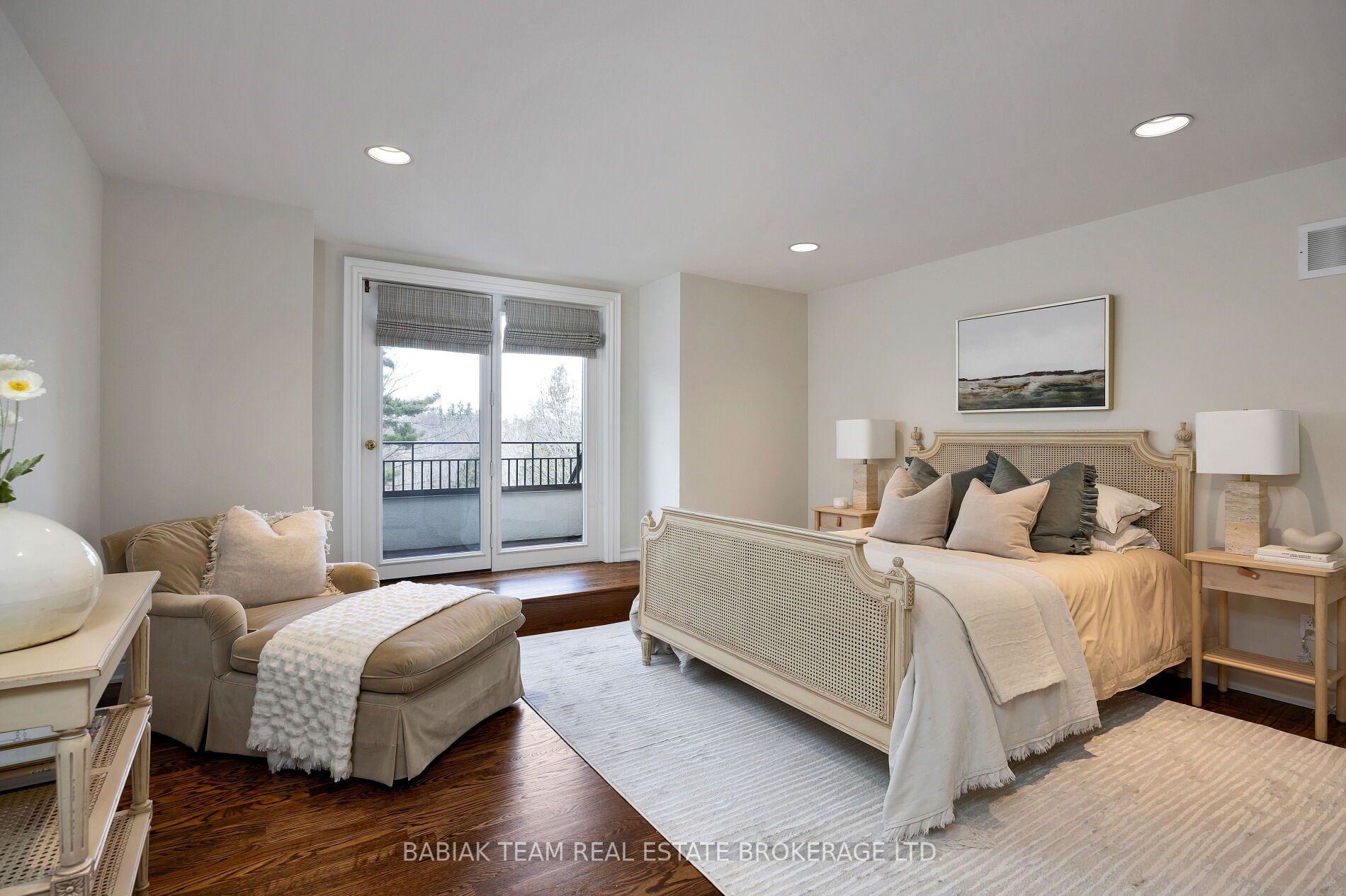 8 Country Club Drive