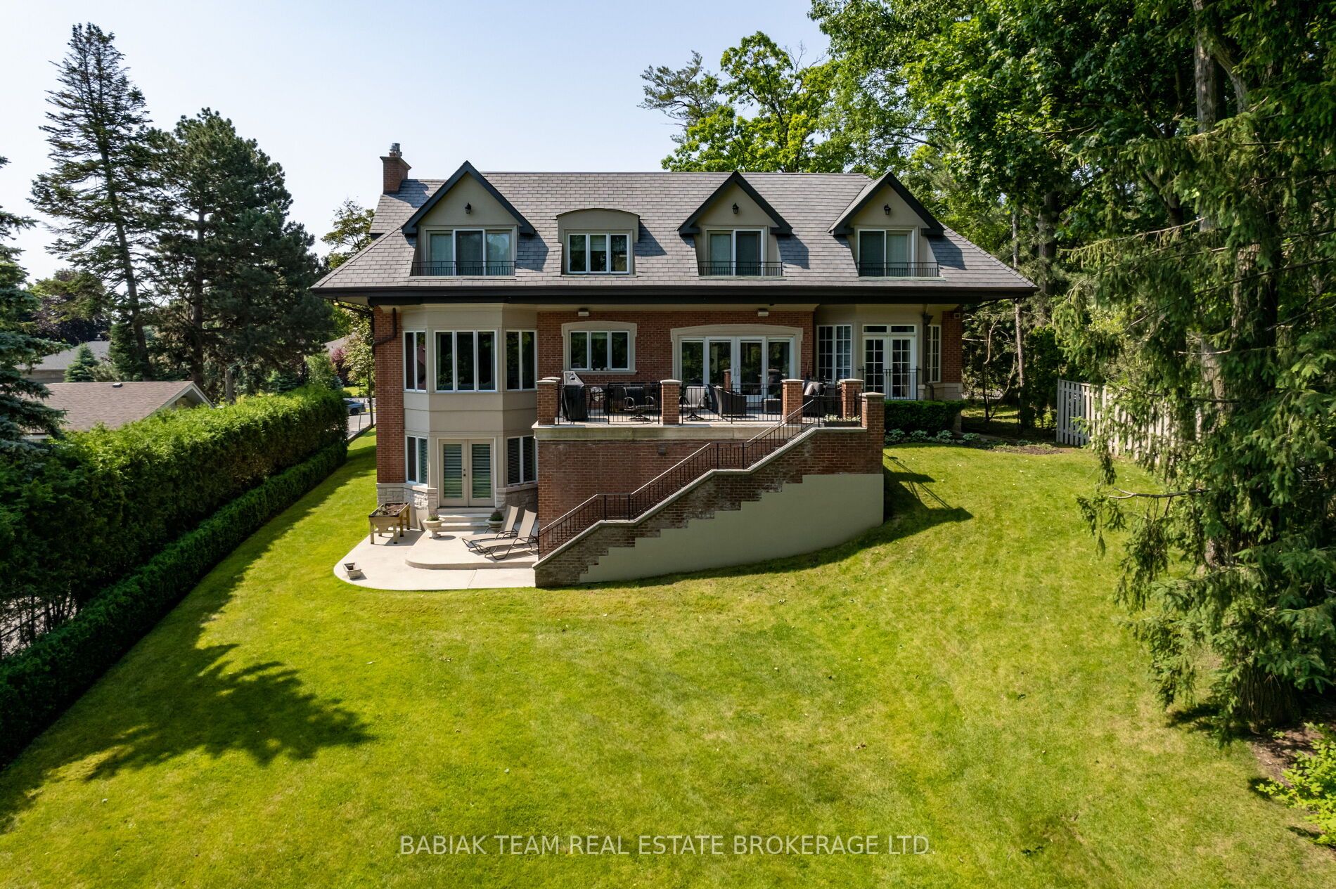 8 Country Club Drive