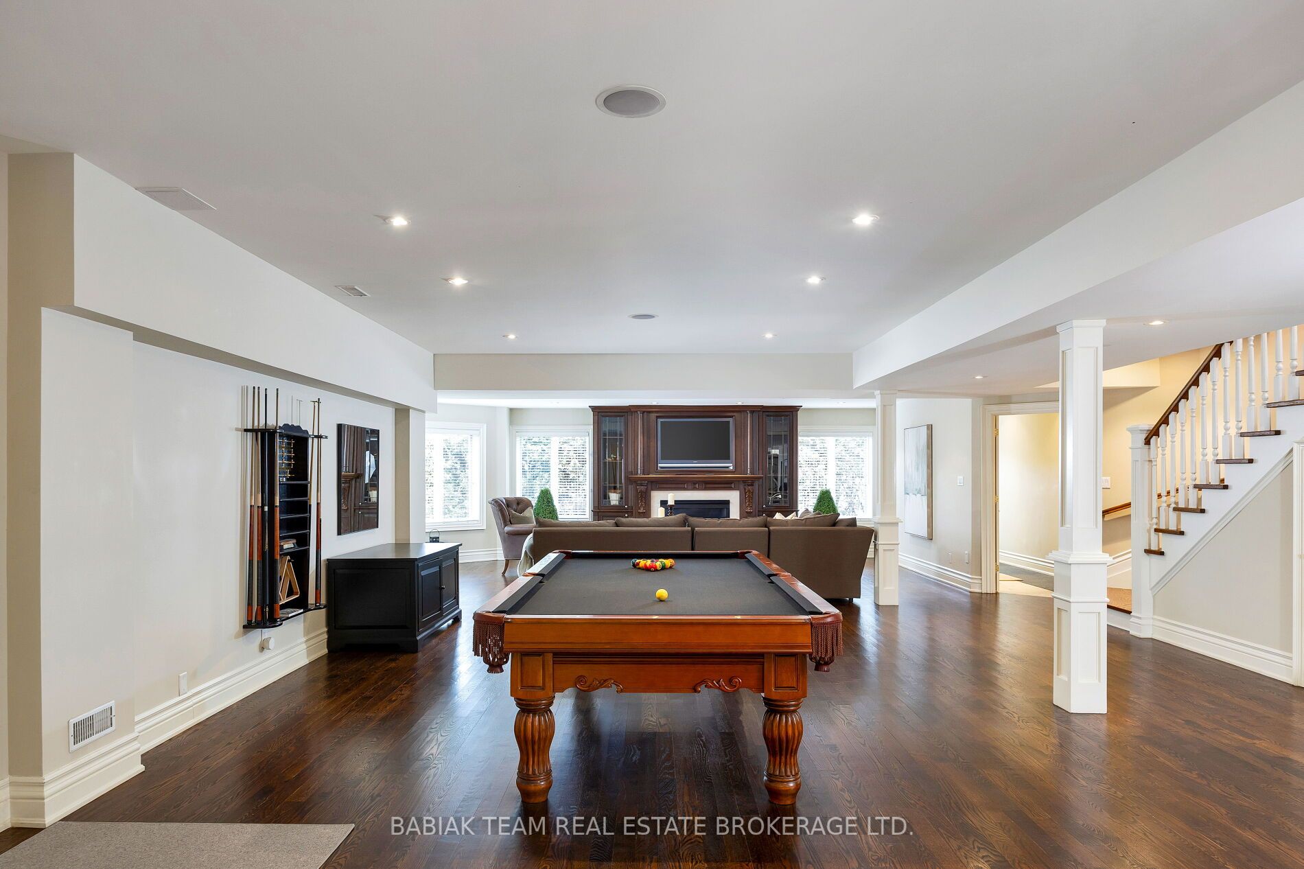 8 Country Club Drive