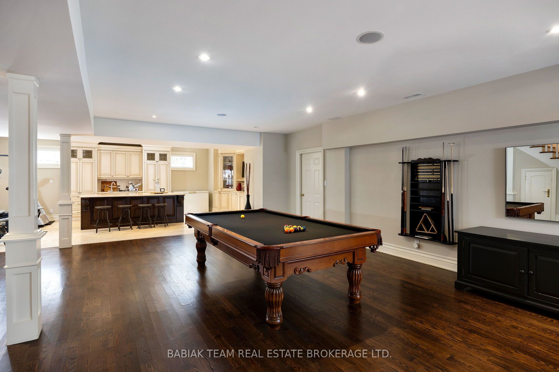 8 Country Club Drive
