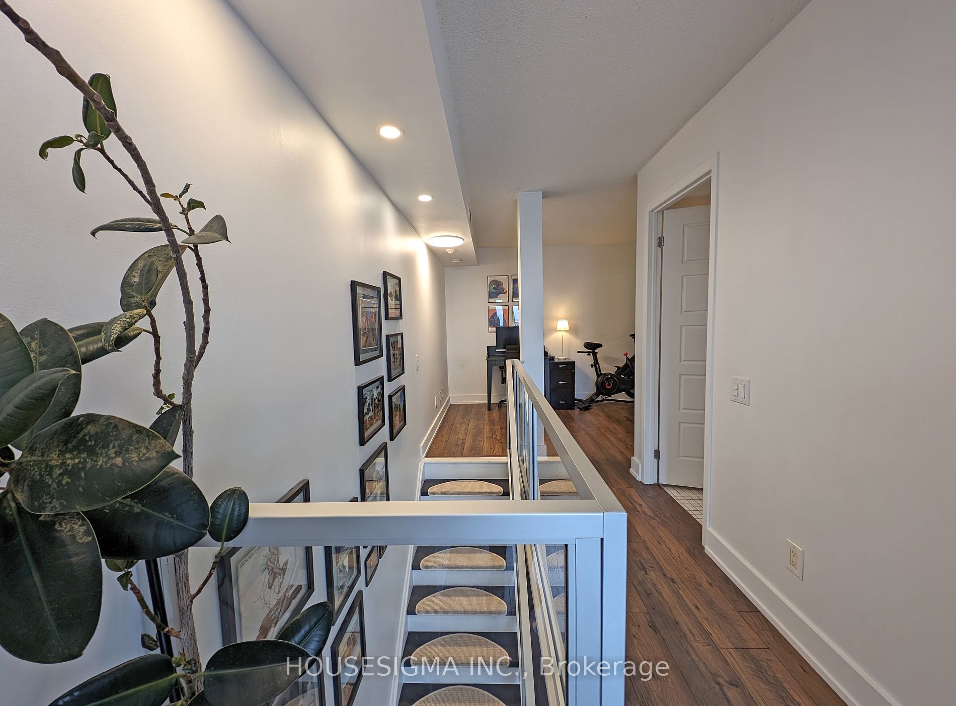 1040 The Queensway #917