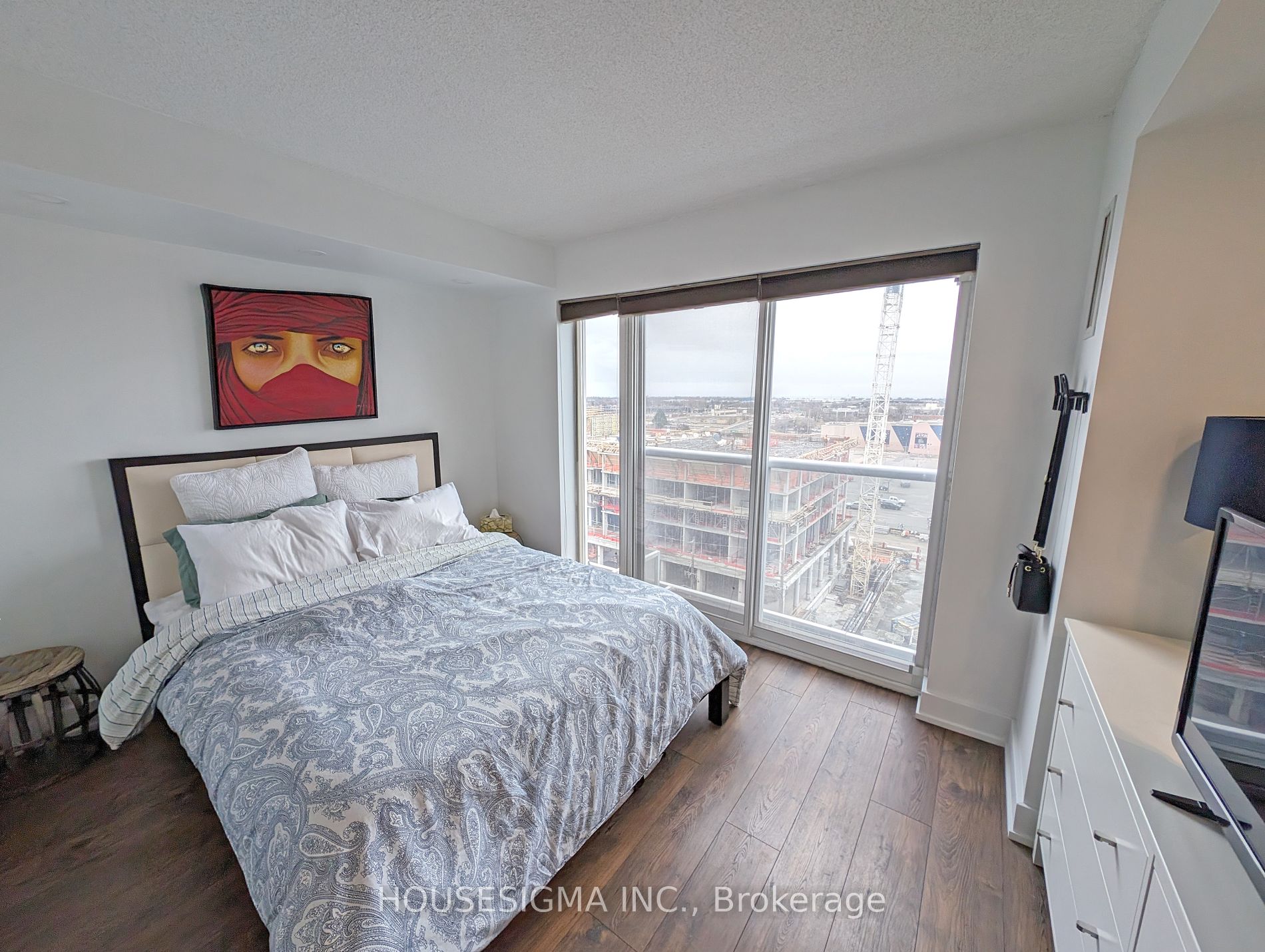 1040 The Queensway #917