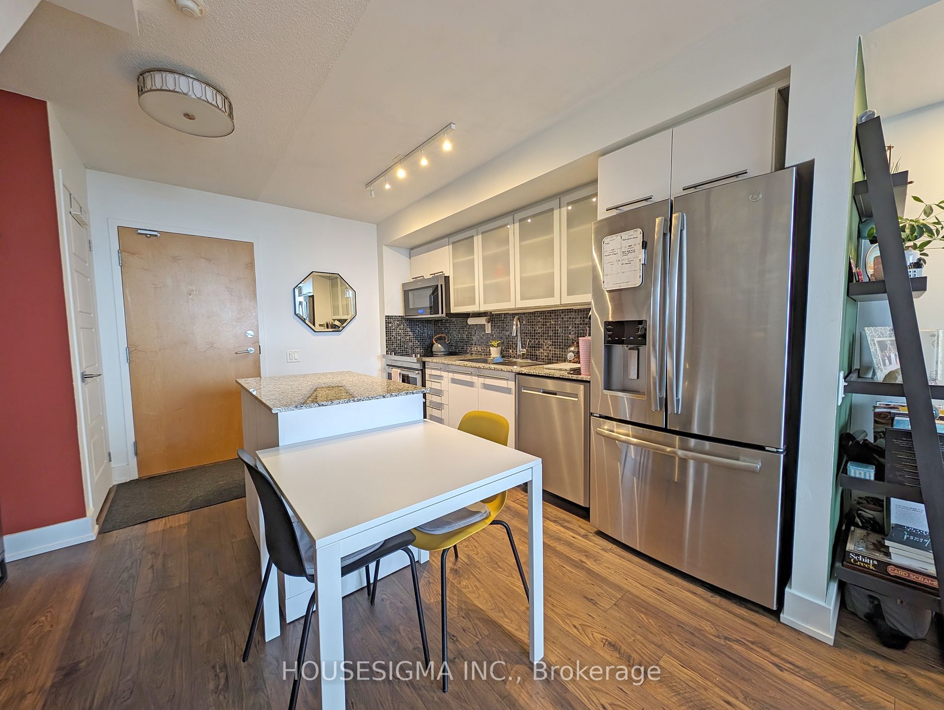 1040 The Queensway #917