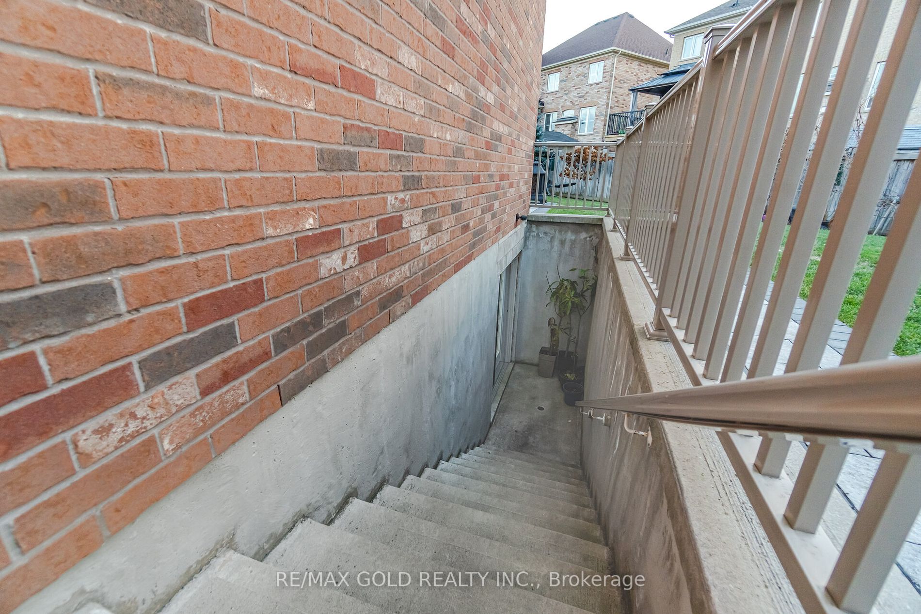 48 Maybeck Dr