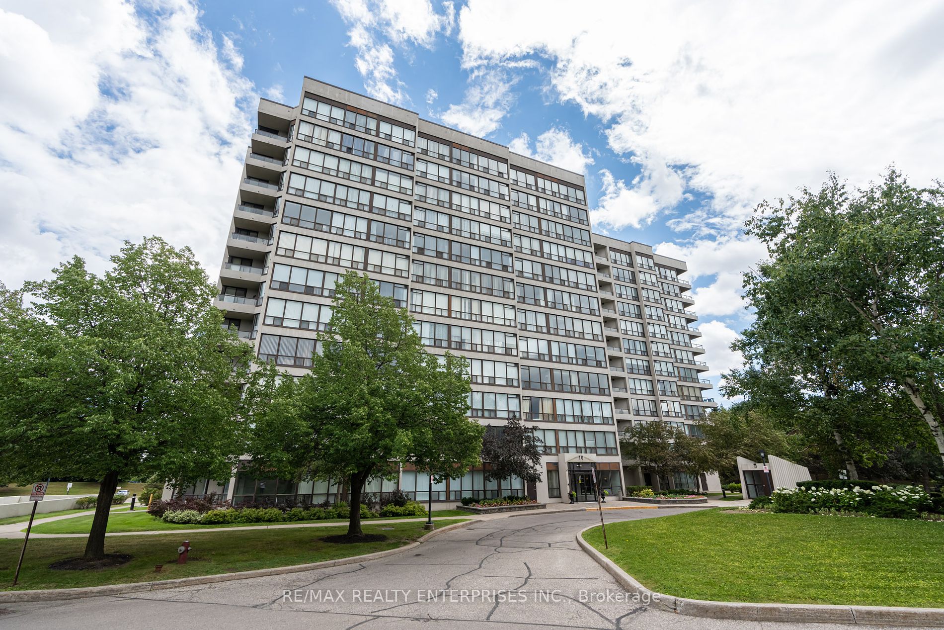 10 Laurelcrest St, #802