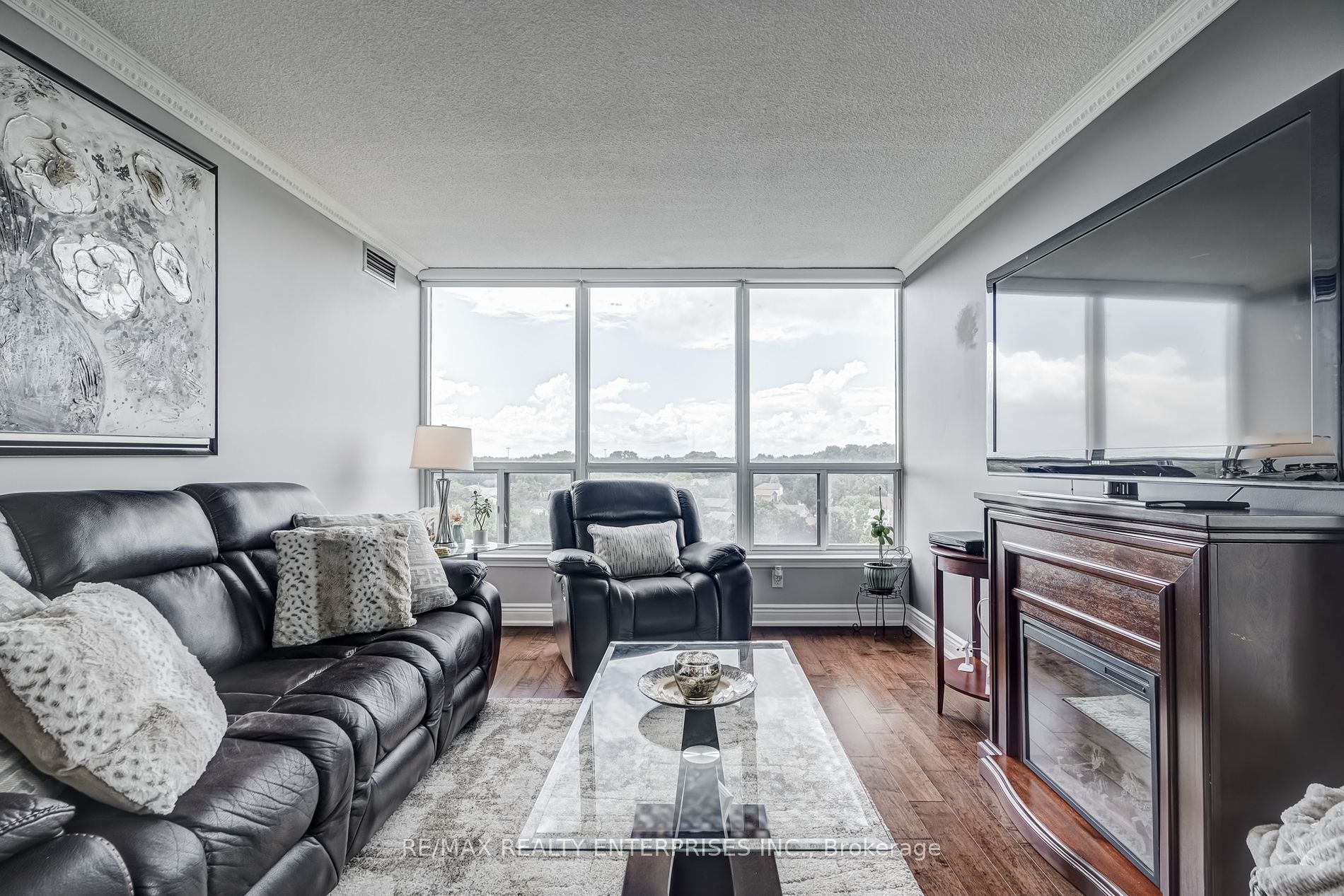 10 Laurelcrest St, #802