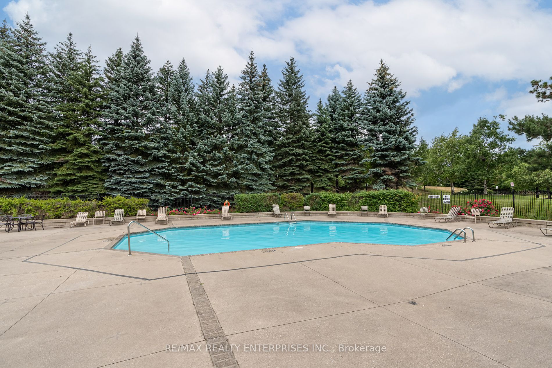10 Laurelcrest St, #802