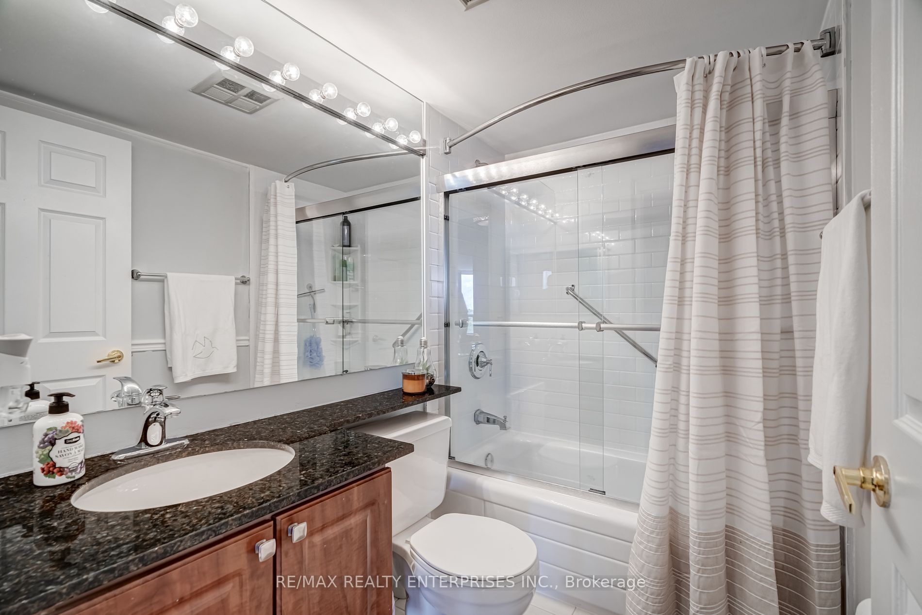 10 Laurelcrest St, #802
