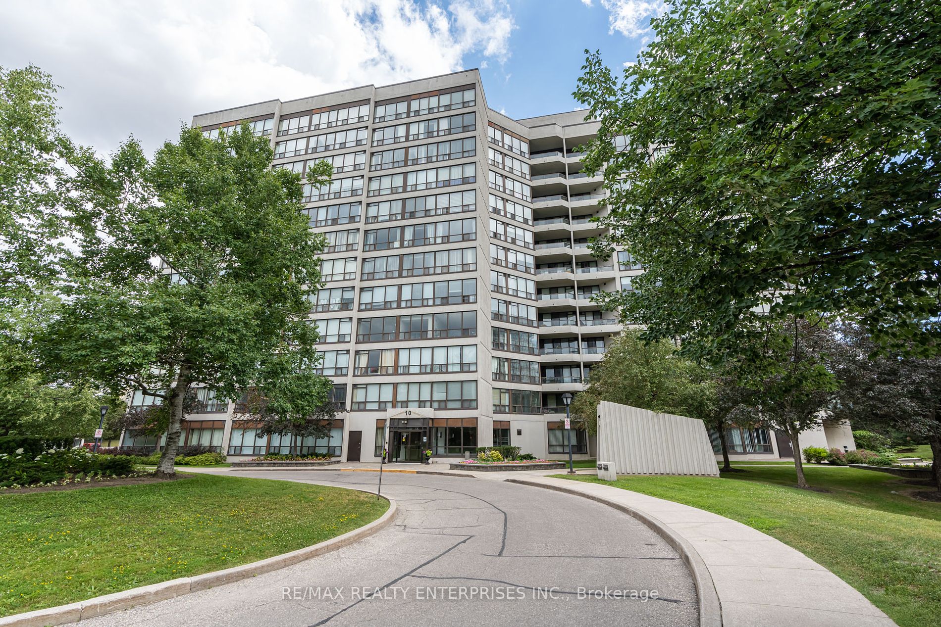 10 Laurelcrest St, #802
