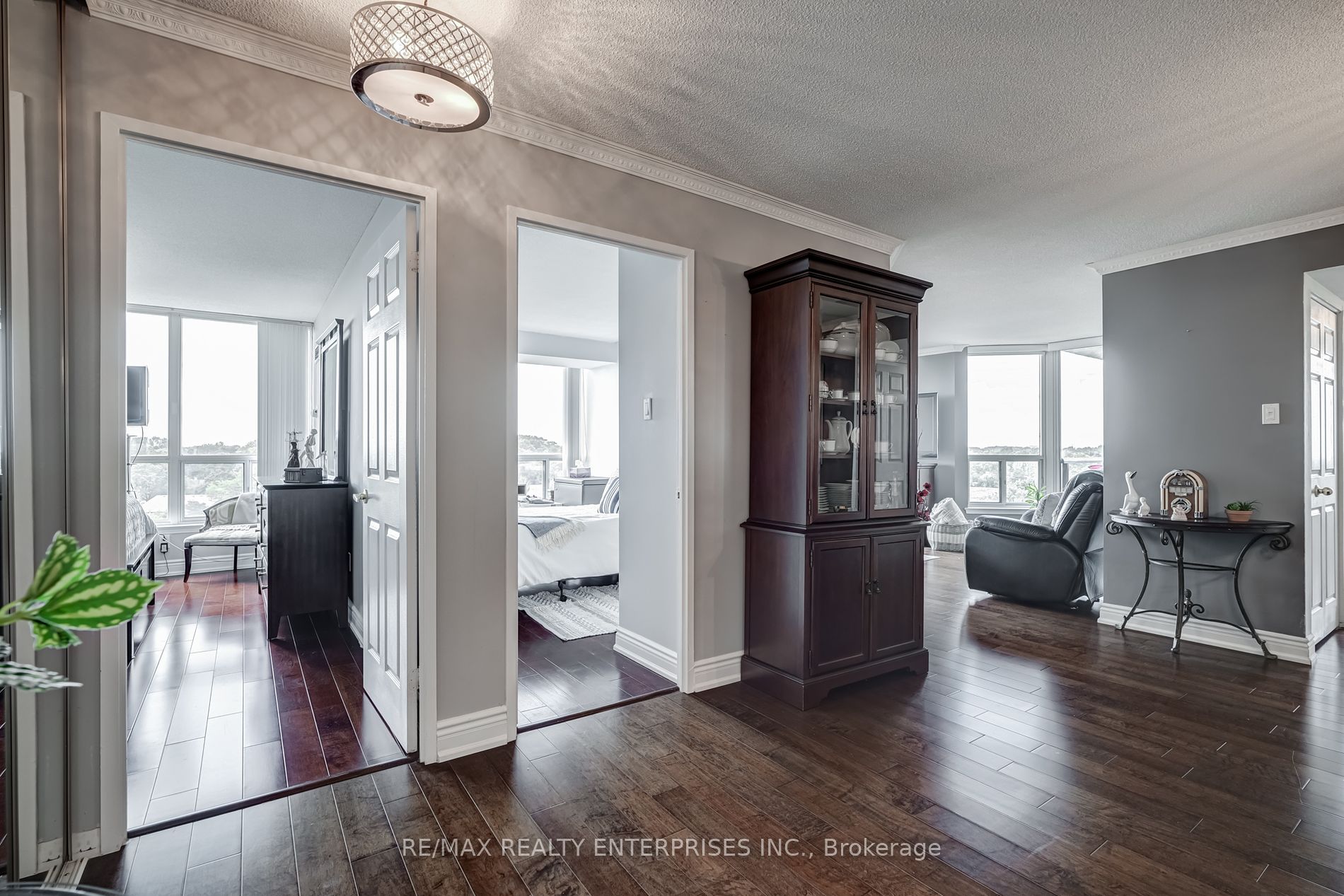 10 Laurelcrest St, #802