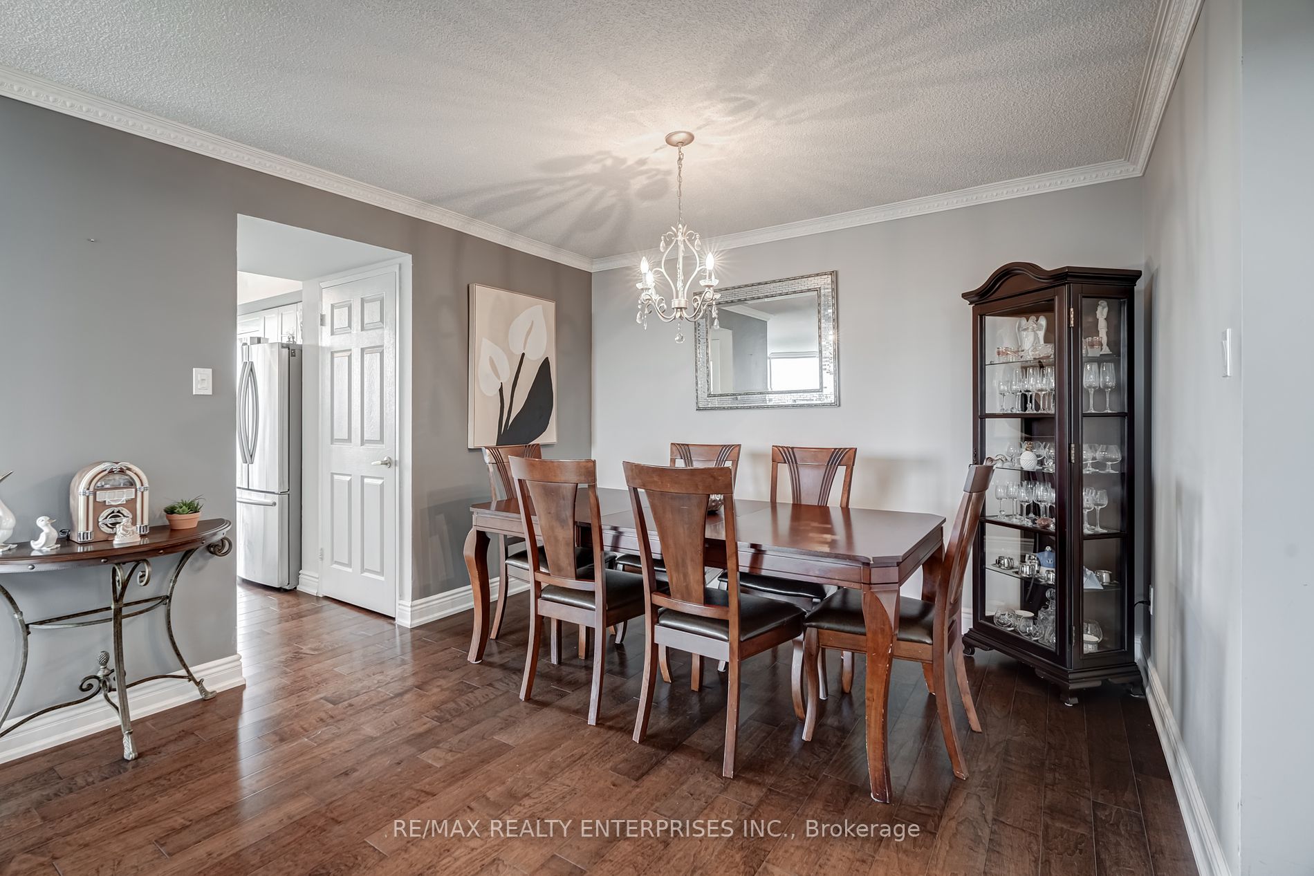 10 Laurelcrest St, #802
